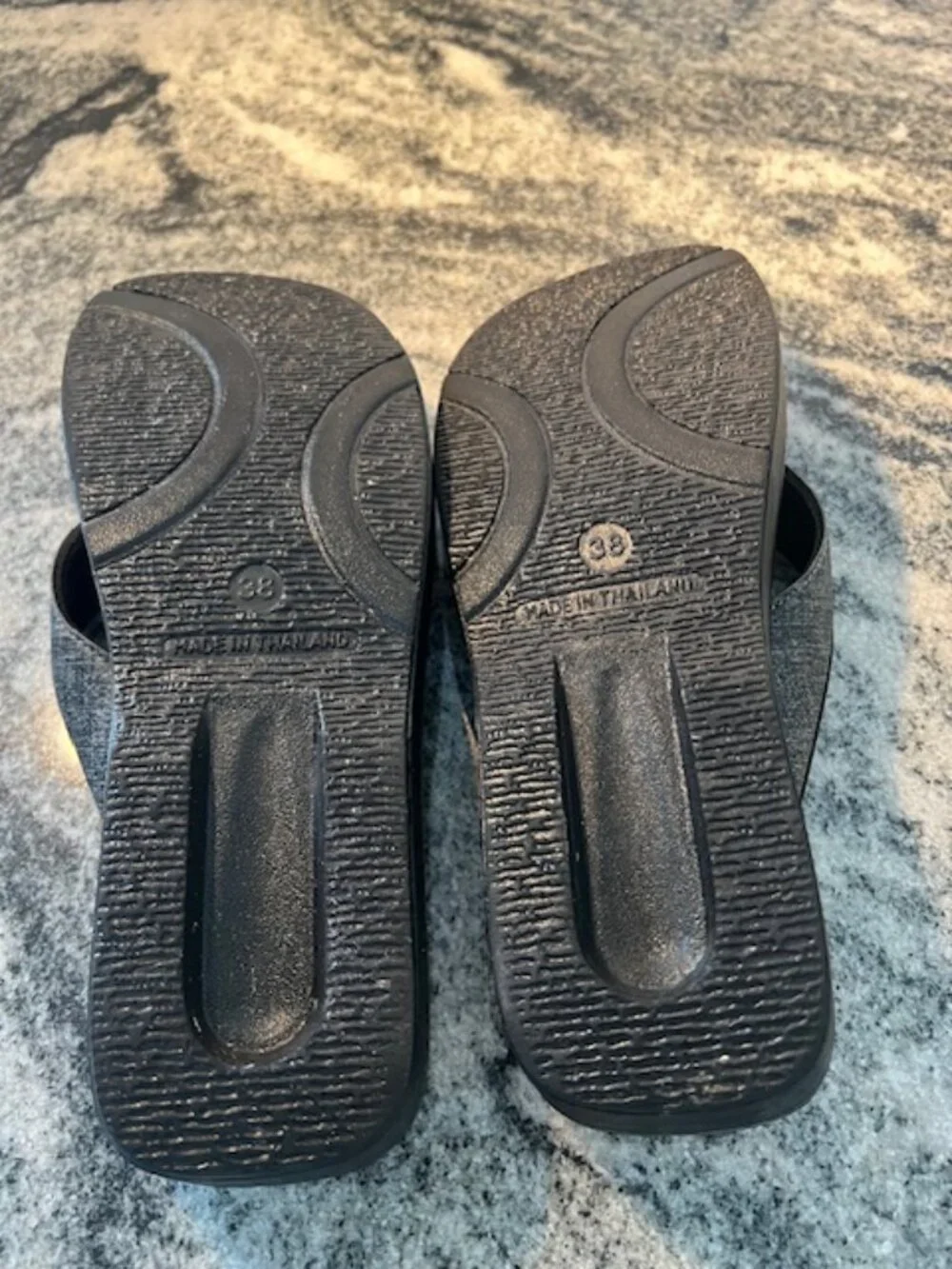 Aerothotic flip flops ergonomic footbed padded straps beachy comfort casual wear